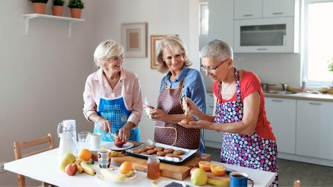 KOKEN MET VROUWEN © Getty Images